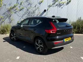 Volvo XC40 thumbnail 3