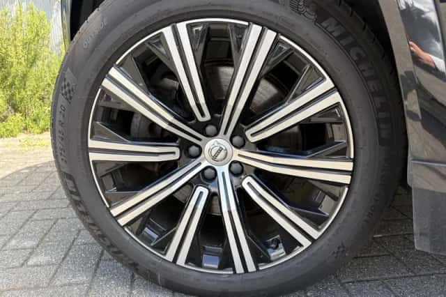 Volvo XC90 (2022) thumbnail 4