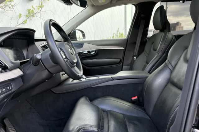 Volvo XC90 (2022) thumbnail 5
