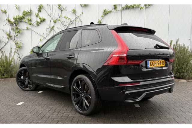 Volvo XC60 (2024) thumbnail 3