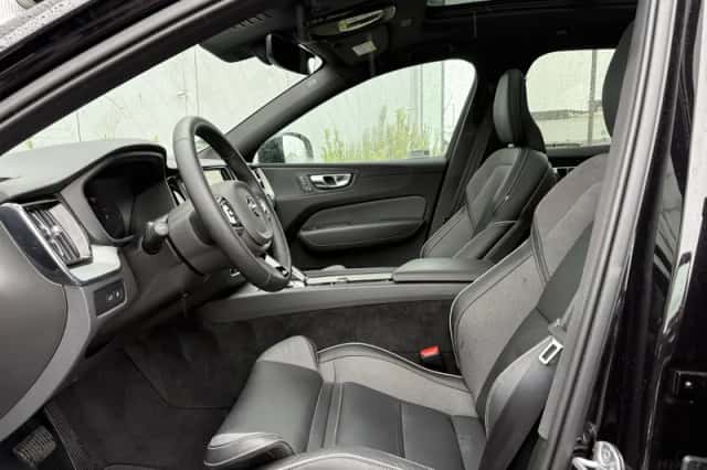 Volvo XC60 (2024) thumbnail 5