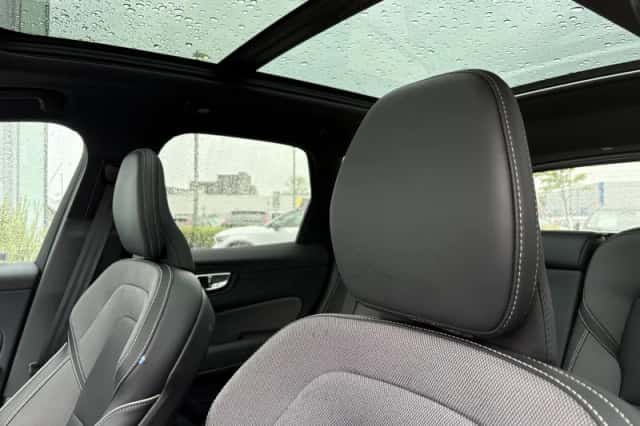 Volvo XC60 (2024) thumbnail 6