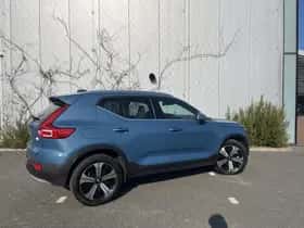 Volvo XC40 thumbnail 2