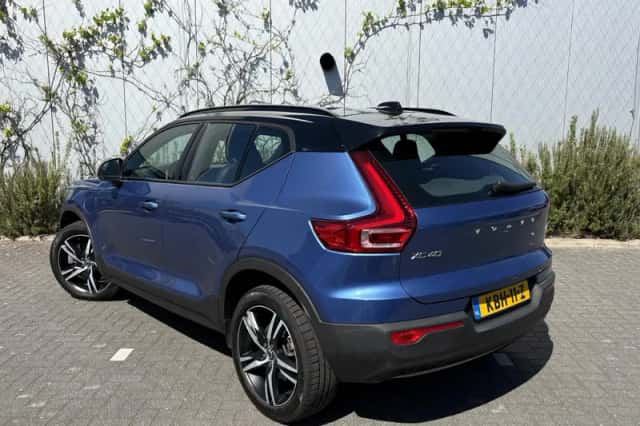 Volvo XC40 (2021) thumbnail 3