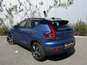 Volvo XC40 thumbnail 3