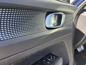 Volvo XC40 thumbnail 5