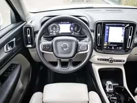 Volvo XC40 thumbnail 2
