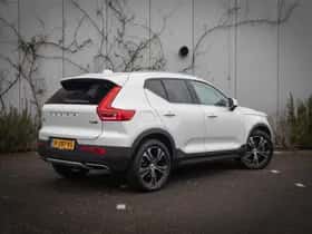 Volvo XC40 thumbnail 3