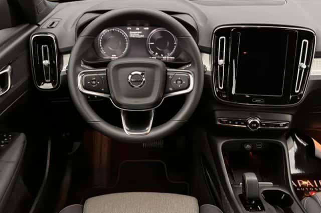 Volvo XC40 (2022) thumbnail 2