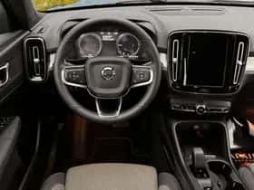 Volvo XC40 thumbnail 2