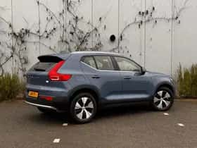Volvo XC40 thumbnail 3