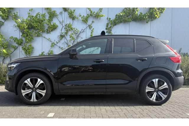 Volvo XC40 (2023) thumbnail 2