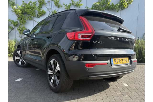Volvo XC40 (2023) thumbnail 3