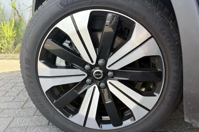 Volvo XC40 (2023) thumbnail 4