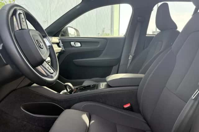 Volvo XC40 (2023) thumbnail 5