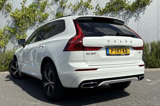 Volvo XC60 (2021) thumbnail 3