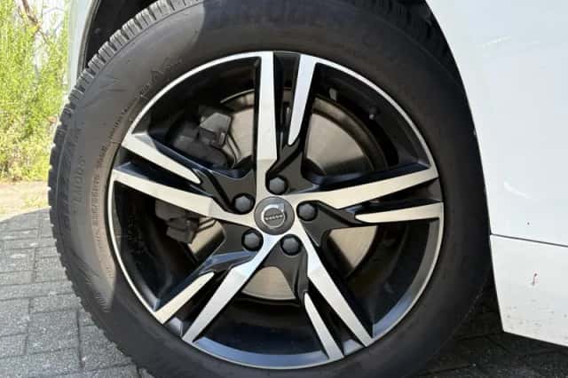 Volvo XC60 (2021) thumbnail 4