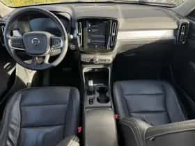 Volvo XC40 thumbnail 2