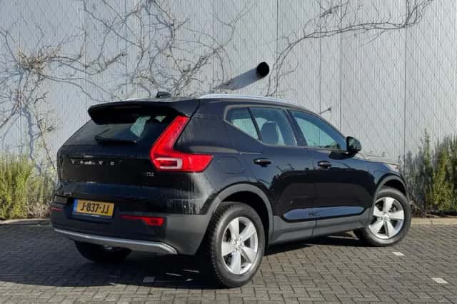 Volvo XC40 (2020) thumbnail 3