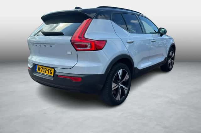 Volvo XC40 (2022) thumbnail 2