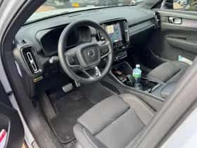 Volvo XC40 (2022) thumbnail 4