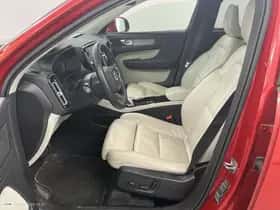 Volvo XC40 thumbnail 2