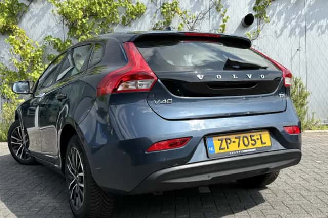 Volvo V40 (2019) thumbnail 3