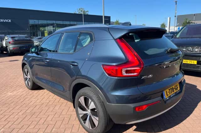 Volvo XC40 (2021) thumbnail 2
