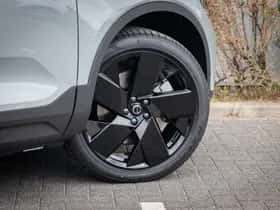Volvo EX40 thumbnail 5