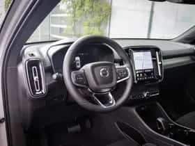Volvo EX40 thumbnail 6