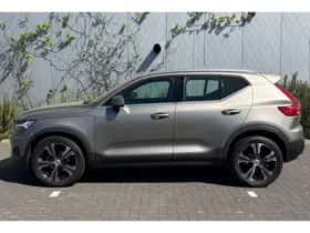 Volvo XC40 thumbnail 2