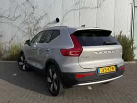 Volvo XC40 thumbnail 3