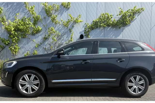 Volvo XC60 (2016) thumbnail 2