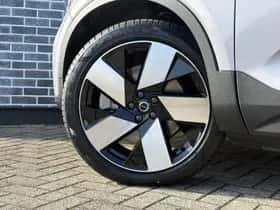 Volvo EX40 thumbnail 8