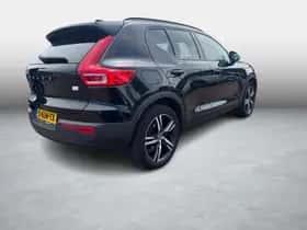 Volvo XC40 thumbnail 2