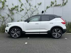 Volvo XC40 thumbnail 2