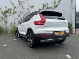 Volvo XC40 thumbnail 3
