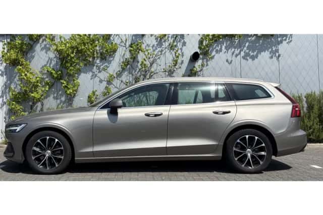 Volvo V60 (2021) thumbnail 2