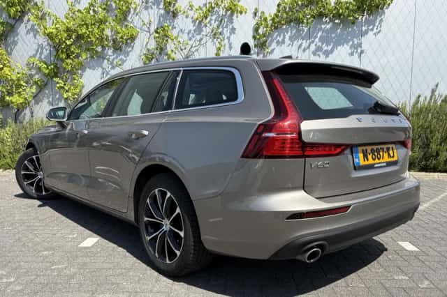 Volvo V60 (2021) thumbnail 3