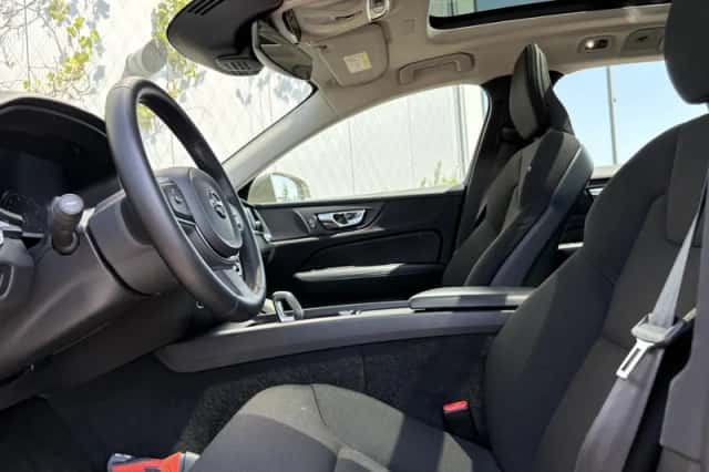 Volvo V60 (2021) thumbnail 5