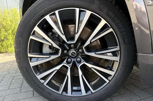Volvo XC90 (2024) thumbnail 4