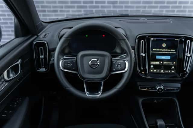 Volvo EX40 (2026) thumbnail 3