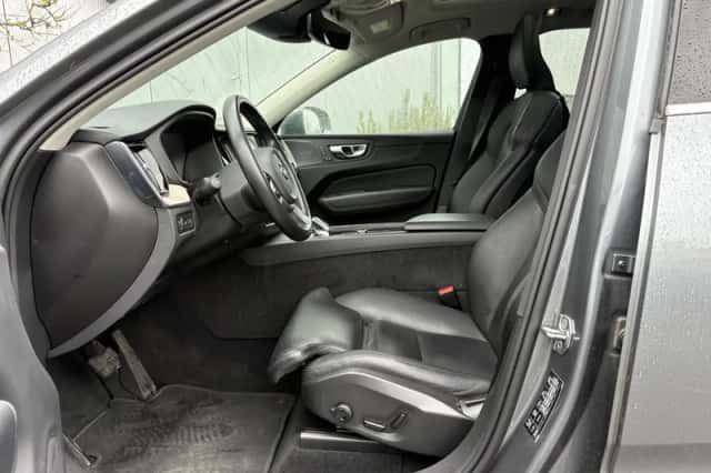 Volvo XC60 (2021) thumbnail 3