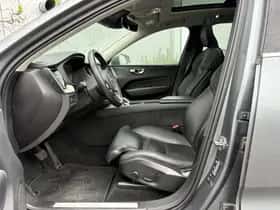 Volvo XC60 thumbnail 3
