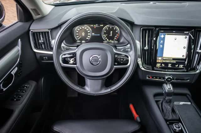 Volvo V90 (2020) thumbnail 2