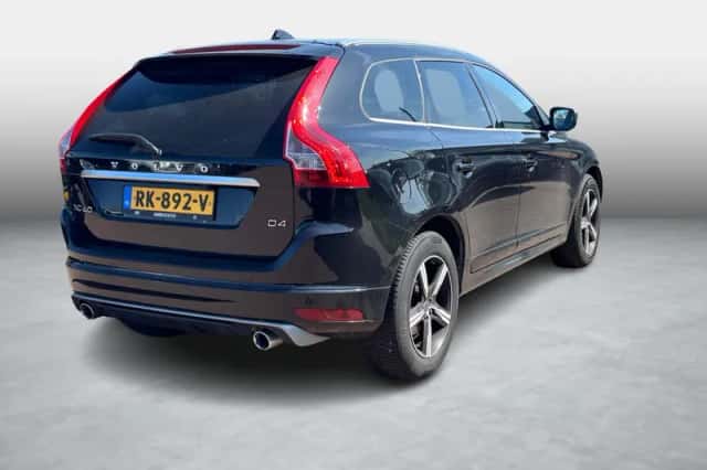 Volvo XC60 (2017) thumbnail 2
