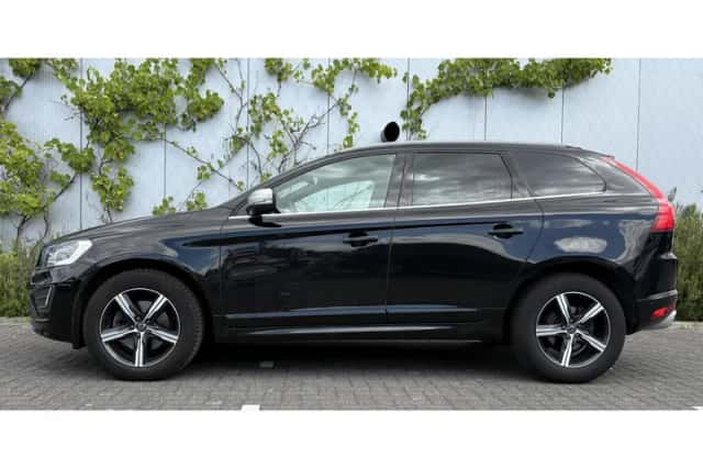Volvo XC60 (2017) thumbnail 2