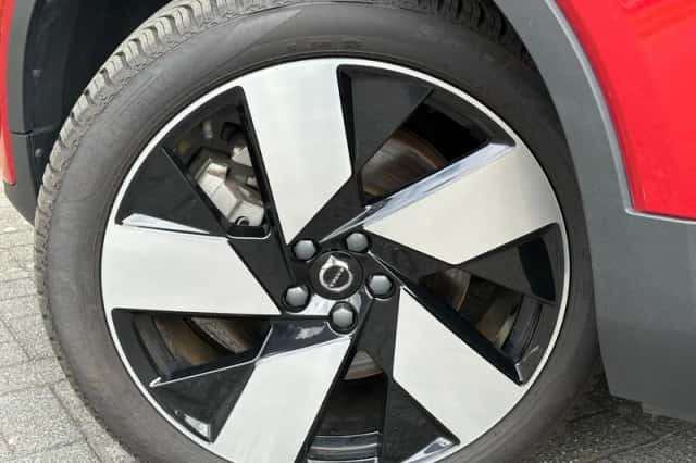 Volvo C40 (2023) thumbnail 4