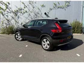 Volvo XC40 thumbnail 2