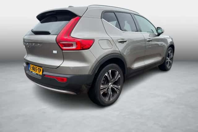 Volvo XC40 (2021) thumbnail 2